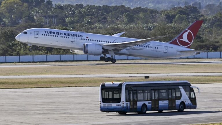 Krize, jaká tu ještě nebyla: kuba nemá palivo pro letadla. cestovky ukončují sezonu předčasně