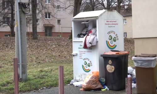 Neporiadok okolo kontajnerov na textil
