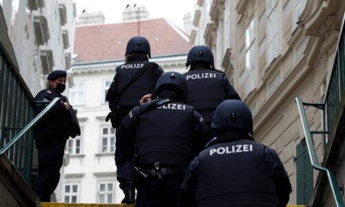 Rakúska polícia rozložila skupinu telefonických podvodníkov, pôsobila aj na Slovensku