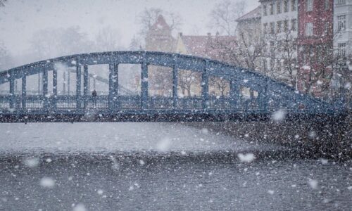 RADAR: Sněhová vánice postupuje Českem. Platí výstraha, kde napadá nejvíce?
