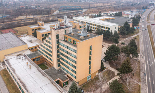 Stredná odborná škola polygrafická v Rači prechádza veľkou modernizáciou. Druhá etapa je v plnom prúde, vznikne tu prestrešené átrium 