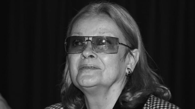 Lidé se naposledy loučí s herečkou janou brejchovou. pietní akce se koná v pražské lucerně