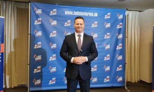 Primátorom Košíc by sa s veľkým náskokom stal Lörinc, kandidát progresívcov je v prieskume na treťom mieste