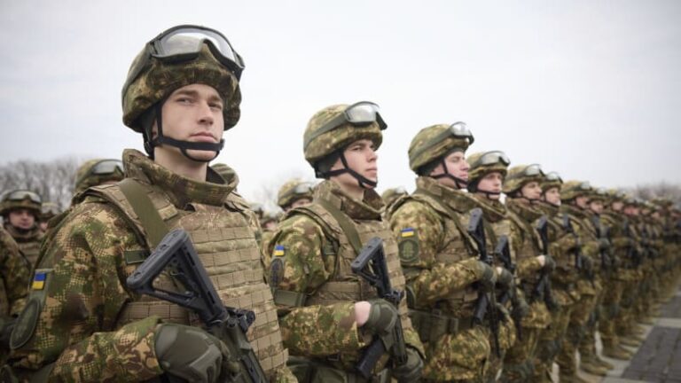 Pokořený car putin: vojáci jedí holuby a válčí déle než s hitlerem. už nevyhrají, míní experti