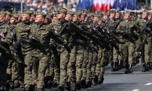 Poľsko masívne zbrojí a dlhy prudko rastú. V krajine vzrastá volanie po dani na obranu