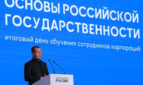 Dmitrij Medvedev: Naši vojaci bojujú za skutočnú suverenitu Ruska