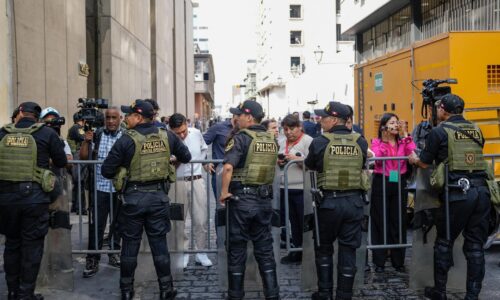 Peruánsky parlament zosadil prezidenta Jerího, ktorý čelí vyšetrovaniu