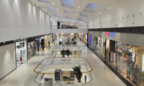 Víkendy strávené v obchodných centrách sú minulosťou. Zlatú éru zažíva iný koncept predajní