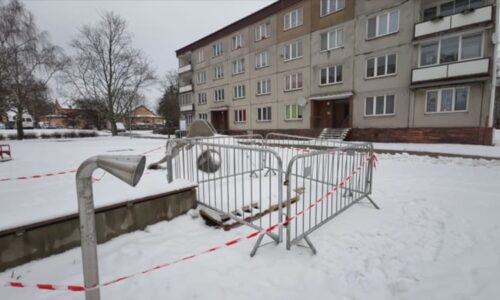 Obří jáma na dětském hřišti vyděsila obyvatele Vintířova. To jsem ještě nezažila, líčí místní