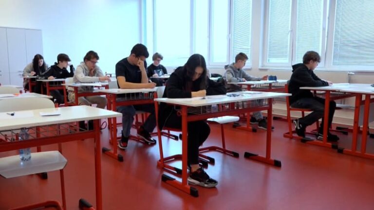 Čas podat přihlášku na střední se krátí: aplikace upozorní na zásadní chyby a pomůže s výběrem