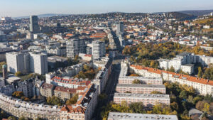 Bratislavčanom sa ráno naskytol hrozivý pohľad: na lavičke objavili mŕtvolu muža