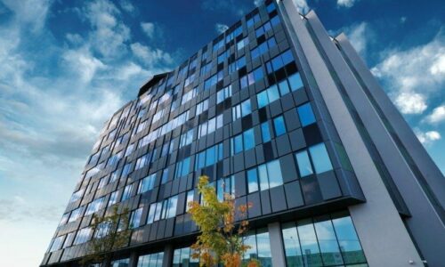 Úrad pre verejné obstarávanie rešpektuje kroky VšZP. Na tom, že došlo k porušeniu zákona však trvá