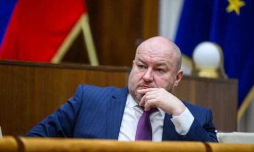 Agenda súdnych sporov súvisiacich s kmotríkovým štadiónom prejde pod huliakovo ministerstvo