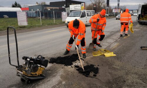 V meste sa opravilo už 300 „štvorákov“ výtlkov