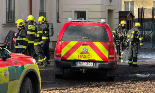 Požár v bohnické léčebně: Zemřela jedna osoba, na místě zasahují policisté