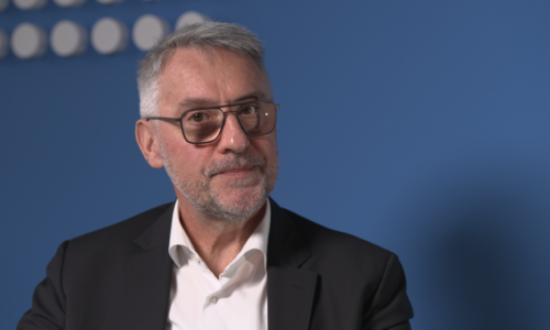 Metnar chce přísněji trestat „prohřešky cizinců“. Policistům plánuje přidat na nejméně 50 tisíc