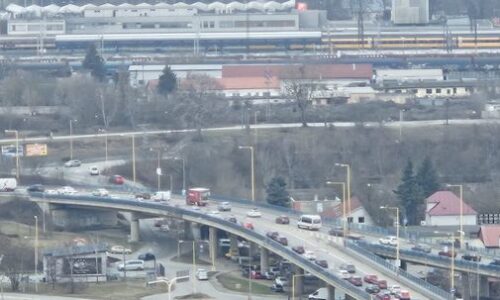 Ďalšia rana pre košickú dopravu. Na dôležitej križovatke zúžili premávku do jedného pruhu