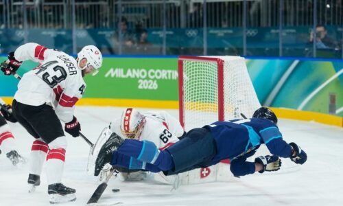 Obhajca zlata mal nôž na krku, v závere vstal z mŕtvych. Štvrťfinále opäť rozhodlo až predĺženie