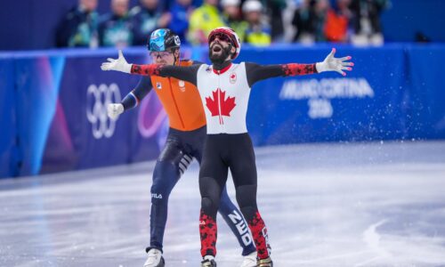 Šortrek: štvornásobný majster sveta sa teší zo zlata na 500 metrovej trati