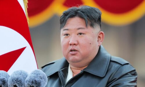 Nová „hračka“ pre Kima: KĽDR predstavila nový obrovský raketomet schopný niesť jadrové zbrane