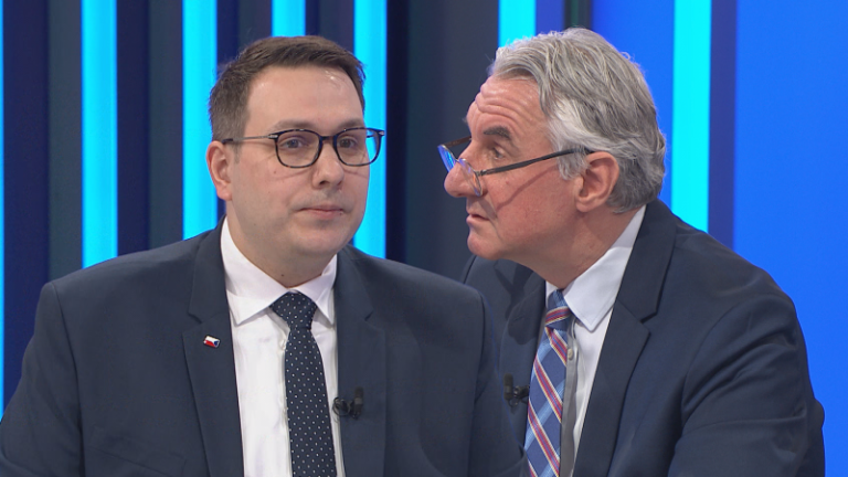 Lipavský: škrty v humanitární pomoci ničí pověst česka. fňuká a fňuká, reagoval zahradil