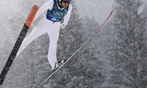 Sdruženáře trefil na skokanském můstku fukar, ukazují záběry. Pořadatelé ZOH se mu omluvili