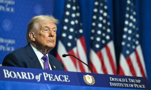 Trumpova první Rada míru: Obří plány pro Gazu, „stabilizační“ armáda i varování pro Írán