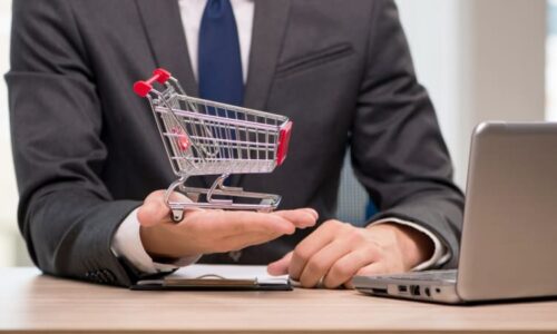 Kabelka jako nákupní košík? Známý designér přišel s velmi netradičním módním doplňkem