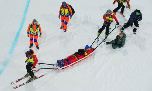 Hororový pád favoritky na zlato. zo svahu ju museli odniesť na nosidlách