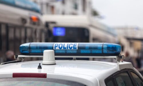 Smrt aktivisty v Lyonu: Policie obvinila tři lidi včetně asistenta krajně levicového poslance