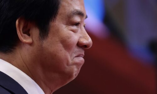 Kněz při obřadu pozvracel tchajwanského prezidenta, zachytily kamery. Přiznal nakažlivou nemoc