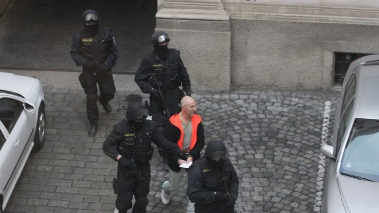 Obávaný terorista a nájemný vrah roky utíkal policii. v praze ale „potkan“ udělal banální chybu