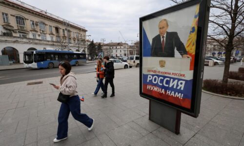 Pri ukrajinskom dronovom útoku bol v Sevastopole zabitý človek, uviedol gubernátor. Zničených je viacero budov