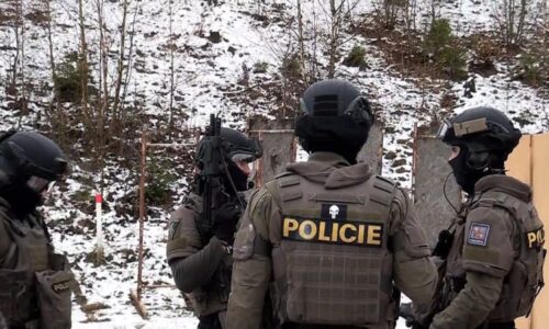 Děsivý případ z Náchodska: Dvojice unesla a vydírala muže 30 hodin. Policie odhalila důvod