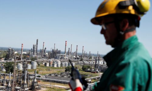 Maďarsko uvoľní 250-tisíc ton ropy zo svojich strategických rezerv, prednostne surovinu získa firma MOL