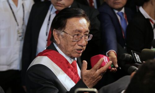 Nový dočasný prezident Peru čelí kritike pre vyjadrenia o dievčatách