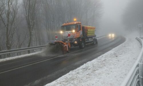 Zimná údržba v Bratislavskom kraji: Cestári majú za sebou intenzívnu noc, ošetrili stovky kilometrov komunikácií