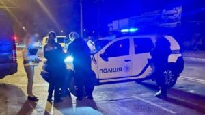 Na ukrajine hodili na policajné auto granát
