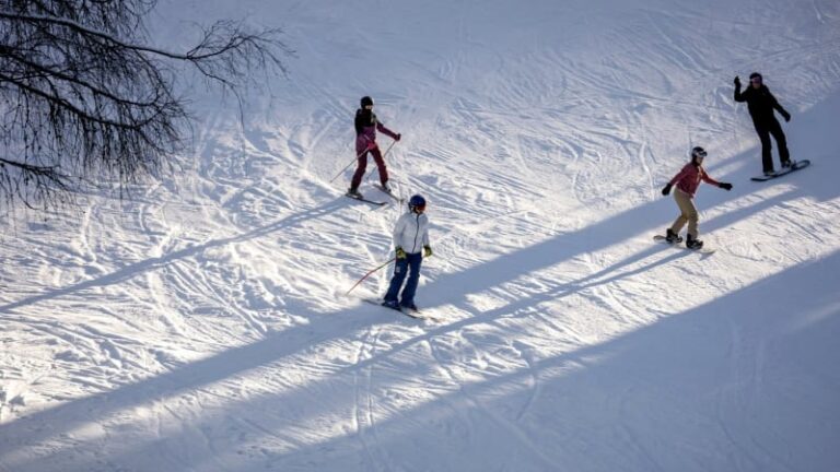 Tragédie v harrachově: na sjezdovce se srazili lyžaři, žena na místě zemřela