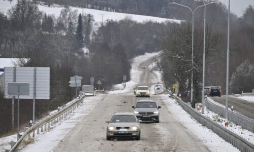 Smrtelná nehoda u Uherského Brodu. Na místě jsou policisté, klíčový tah na Slovensko stojí
