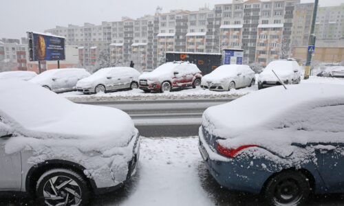 V Bratislave platila výstraha druhého stupňa. Takto vyzeralo zasnežené mesto