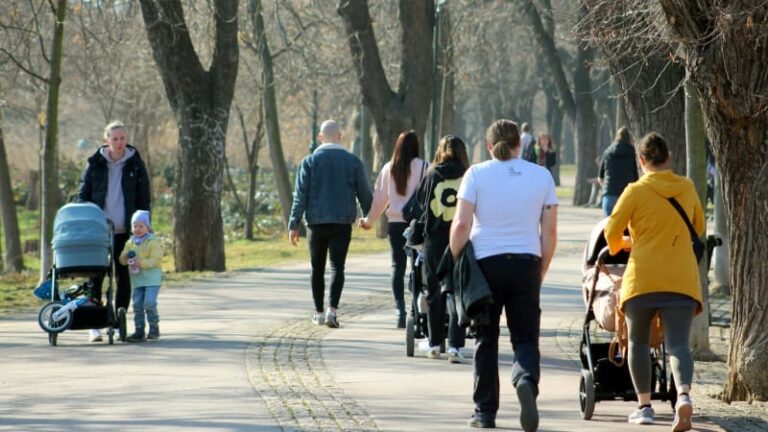Jaro klepe na dveře. kam až oči dohlédnou, žádnou zimu nevidíme, popisují odborníci