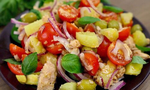 Ich könnte diesen Salat jeden Tag essen. Einfacher und leckerer Kartoffelsalat mit Thunfisch!