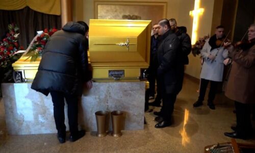 Hyenismus v období pohřbu: V domě romského krále řádil po obřadu zloděj. Primitiv, míní rodina