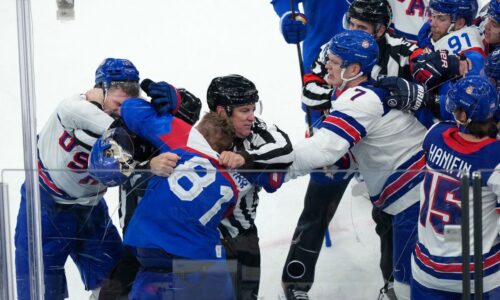 Provokatér Brady Tkachuk mal ťažké srdce na Erika Černáka: Skákal mi do brata, tak som zakročil