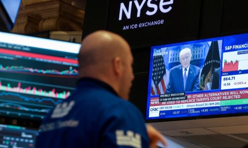 Americké akcie po rozhodnutí súdu o Trumpových clách posilnili. Odstraňuje to určitú neistotu, tvrdí analytik