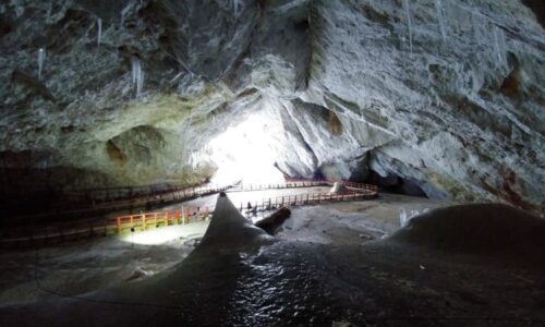 Vzácný objev v jeskyni v Karpatech: Tisíce let stará bakterie může změnit svět, tvrdí vědci