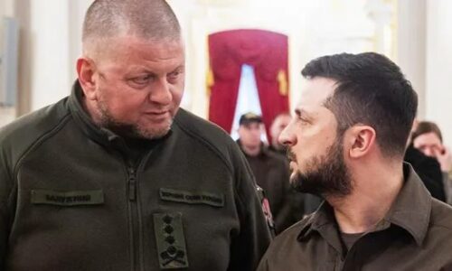 Zalužnyj ako skúsený vojak čakal na správny moment a začal protiútok proti Zelenskému