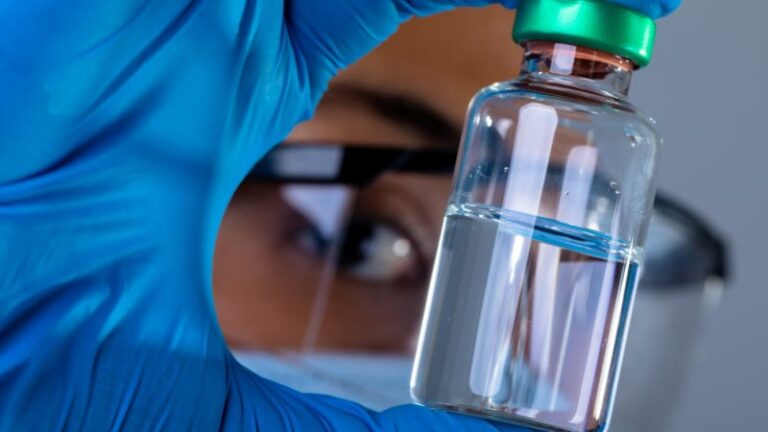 Jediná vakcína na všechny druhy kašle a chřipky. vědci zkoumají unikátní očkování bez jehly