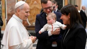 Pápež lev xiv.: žiaden mladý človek nemôže zostať „na lavičke“